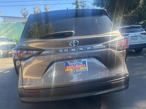 2023 Toyota Sienna XLE