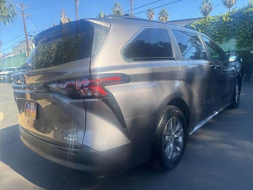 2023 Toyota Sienna XLE