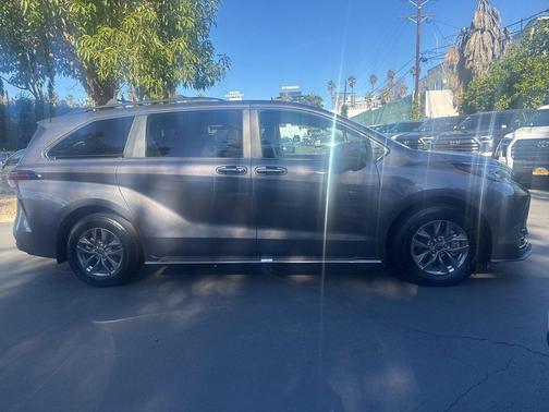 2023 Toyota Sienna XLE