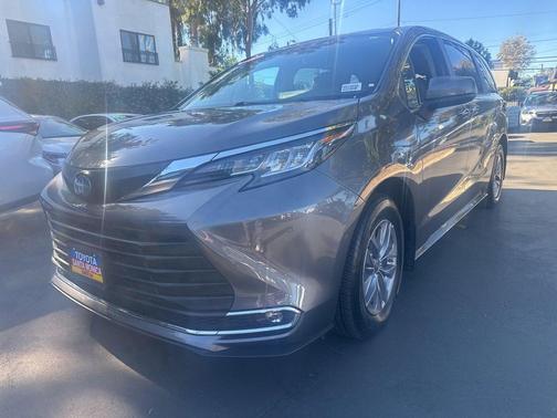 2023 Toyota Sienna XLE