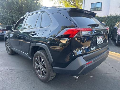 2023 Toyota RAV4 Hybrid XLE Premium