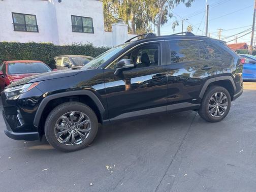 2023 Toyota RAV4 Hybrid XLE Premium