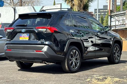 2023 Toyota RAV4 Hybrid XLE Premium