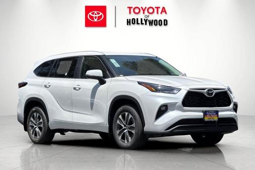 Wind Chill Pearl 2026 Toyota Highlander XLE