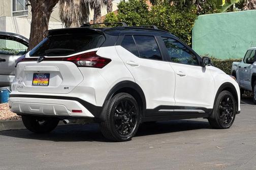 2021 Nissan Kicks SR