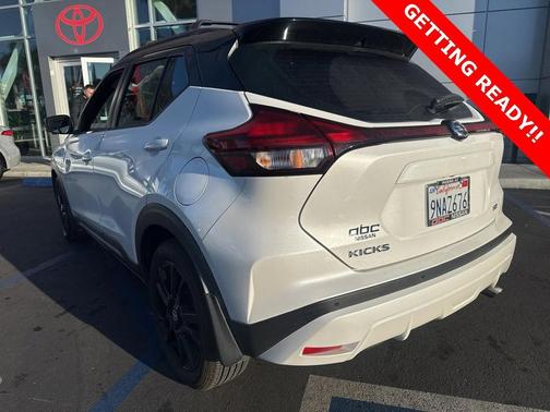 2021 Nissan Kicks SR
