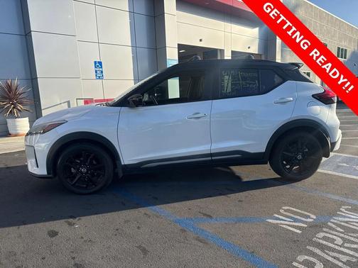 2021 Nissan Kicks SR