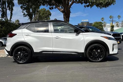 2021 Nissan Kicks SR