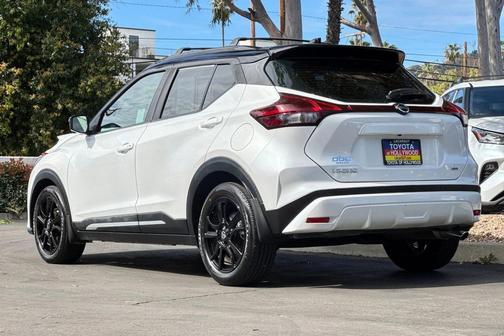 2021 Nissan Kicks SR