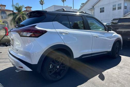 2021 Nissan Kicks SR