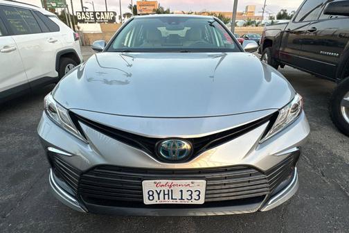 2022 Toyota Camry Hybrid XLE