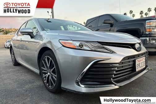 2022 Toyota Camry Hybrid XLE