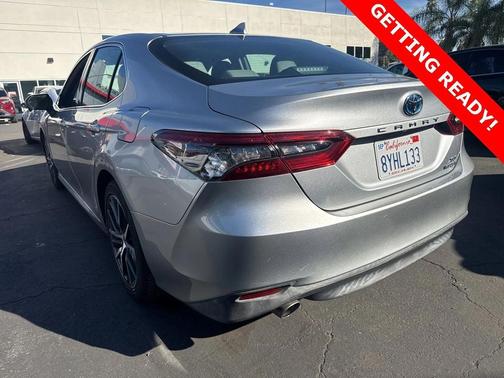 2022 Toyota Camry Hybrid XLE