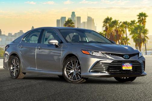 2022 Toyota Camry Hybrid XLE