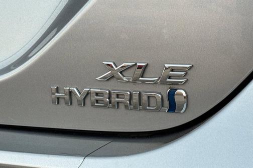 2022 Toyota Camry Hybrid XLE