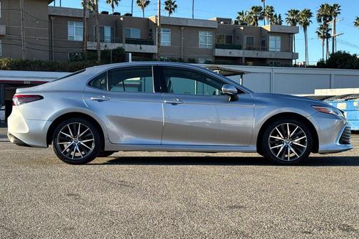 2022 Toyota Camry Hybrid XLE