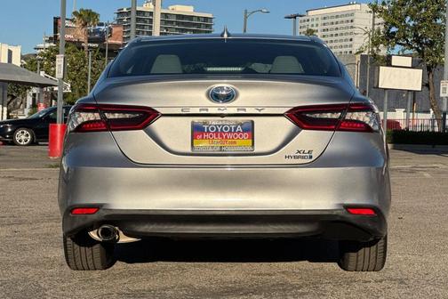 2022 Toyota Camry Hybrid XLE