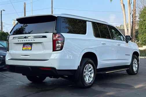 2023 Chevrolet Suburban LS