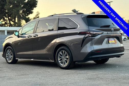 2024 Toyota Sienna XLE