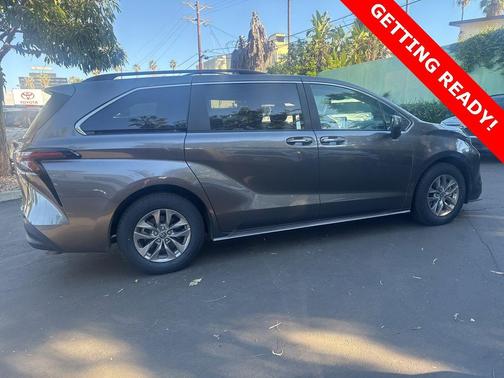 2024 Toyota Sienna XLE