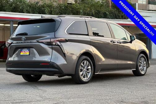 2024 Toyota Sienna XLE