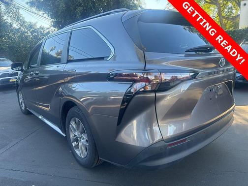 2024 Toyota Sienna XLE