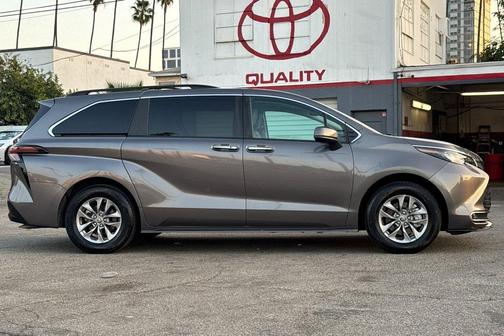 2024 Toyota Sienna XLE