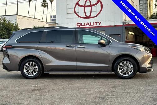 2024 Toyota Sienna XLE