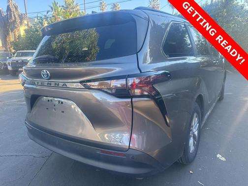 2024 Toyota Sienna XLE
