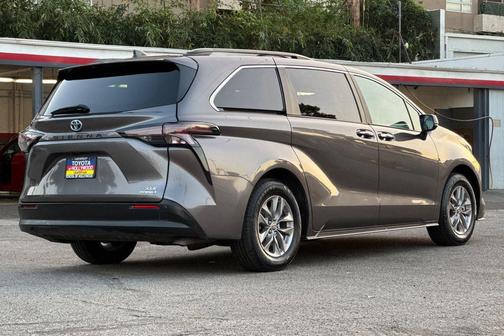 2024 Toyota Sienna XLE