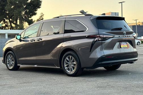 2024 Toyota Sienna XLE