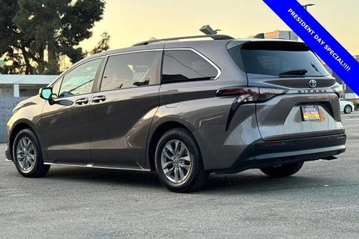 2024 Toyota Sienna XLE