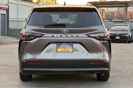 2024 Toyota Sienna XLE