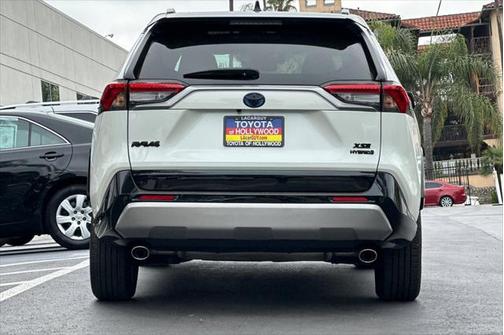 2022 Toyota RAV4 Hybrid SE