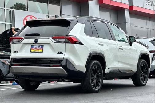2022 Toyota RAV4 Hybrid SE