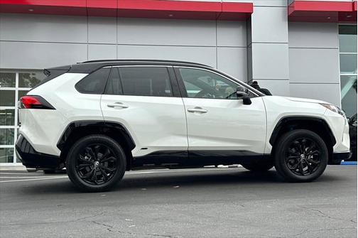 2022 Toyota RAV4 Hybrid SE