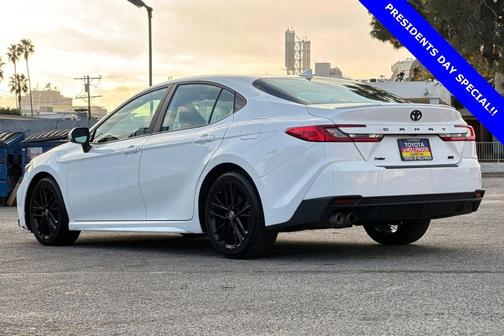 2025 Toyota Camry SE