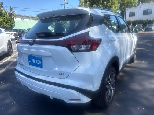 Fresh Powder 2024 Nissan Kicks SR