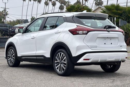 Fresh Powder 2024 Nissan Kicks SR