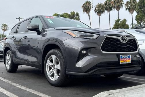Magnetic Gray Metallic 2023 Toyota Highlander LE