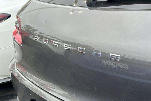 Gray 2018 Porsche Macan Macan