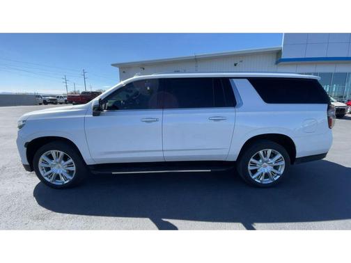 Iridescent Pearl Tricoat 2023 Chevrolet Suburban High Country
