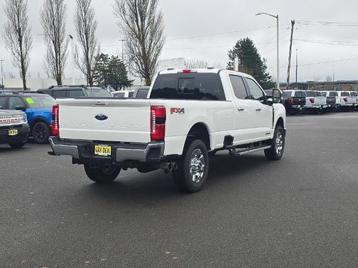 2025 Ford F-350 LARIAT SUPER DUTY