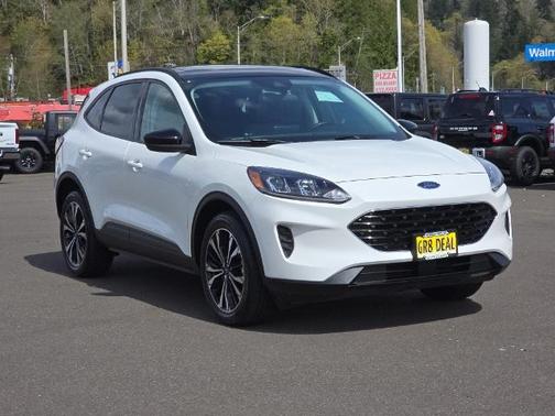 STAR WHITE METALLIC TRI-COA 2022 Ford Escape SE