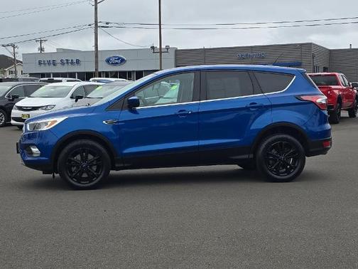 LIGHTNING BLUE METALLIC 2017 Ford Escape SE