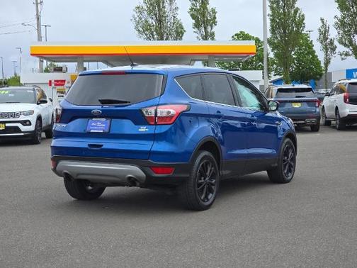 LIGHTNING BLUE METALLIC 2017 Ford Escape SE