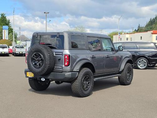 CARBONIZED GRAY METALLIC 2024 Ford Bronco WILDTRAK
