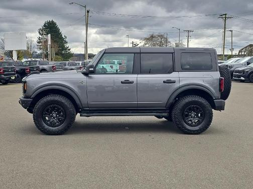 CARBONIZED GRAY METALLIC 2024 Ford Bronco WILDTRAK