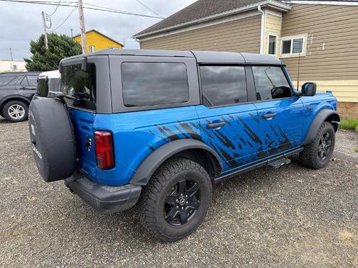 VELOCITY BLUE METALLIC 2024 Ford Bronco BLACK DIAMOND