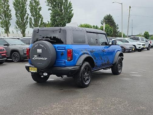 VELOCITY BLUE METALLIC 2024 Ford Bronco BLACK DIAMOND